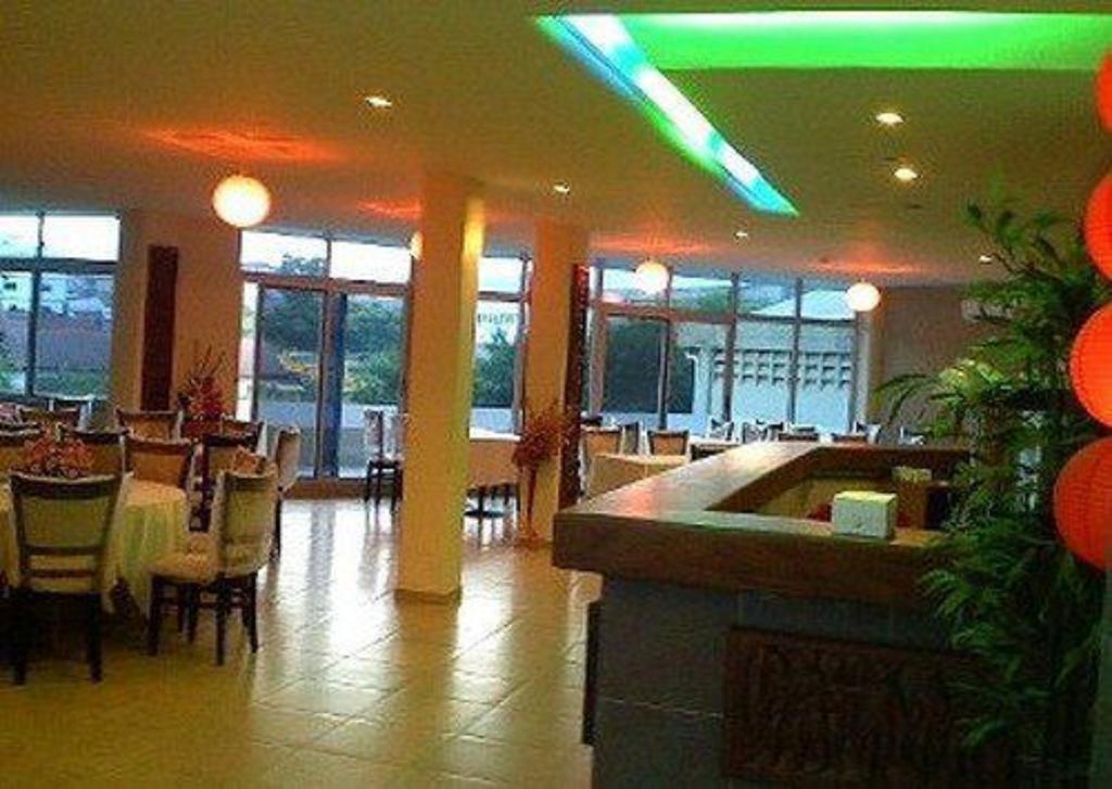 Robin Hood Inn Ogbodjo Restoran foto